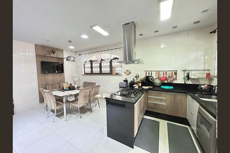 Casa para alugar com 493m², 5 quartos e 8 vagasCozinha