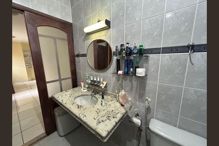 Casa para alugar com 493m², 5 quartos e 8 vagasBanheiro Social 1