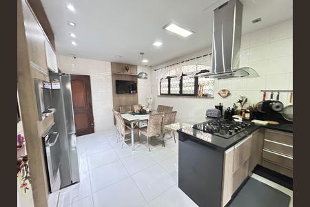 Casa para alugar com 493m², 5 quartos e 8 vagasCozinha