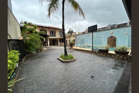 Casa para alugar com 493m², 5 quartos e 8 vagasQuintal
