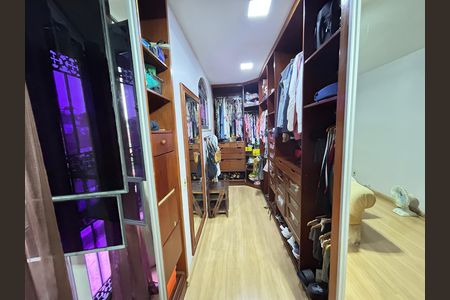 Casa para alugar com 493m², 5 quartos e 8 vagasCloset da Suíte 2