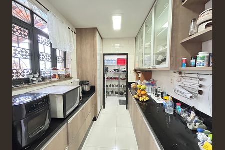 Casa para alugar com 493m², 5 quartos e 8 vagasCozinha