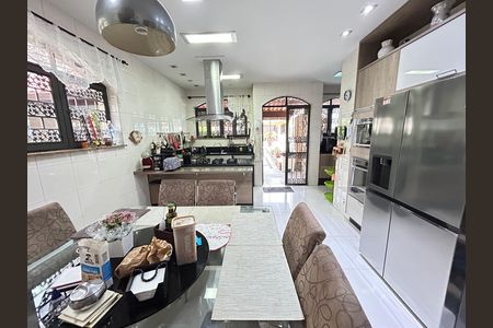 Casa para alugar com 493m², 5 quartos e 8 vagasCozinha