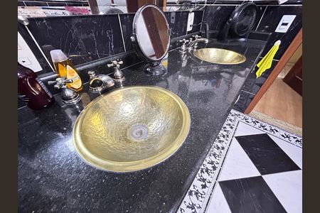 Casa para alugar com 493m², 5 quartos e 8 vagasBanheiro da Suíte 2