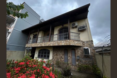 Casa para alugar com 493m², 5 quartos e 8 vagasFachada