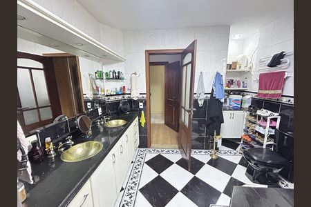 Casa para alugar com 493m², 5 quartos e 8 vagasBanheiro da Suíte 2