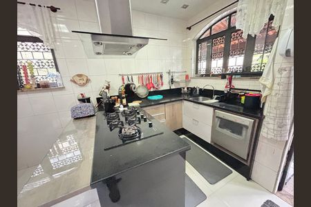 Casa para alugar com 493m², 5 quartos e 8 vagasCozinha