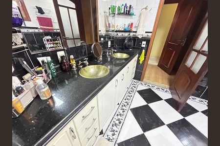 Casa para alugar com 493m², 5 quartos e 8 vagasBanheiro da Suíte 2