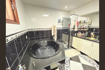 Casa para alugar com 493m², 5 quartos e 8 vagasBanheiro da Suíte 2