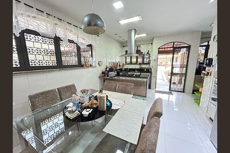 Casa para alugar com 493m², 5 quartos e 8 vagasCozinha