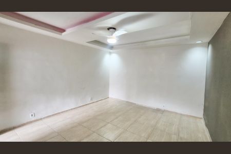 Sala de casa para alugar com 1 quarto, 120m² em Brás de Pina, Rio de Janeiro