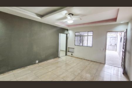 Sala de casa para alugar com 1 quarto, 120m² em Brás de Pina, Rio de Janeiro