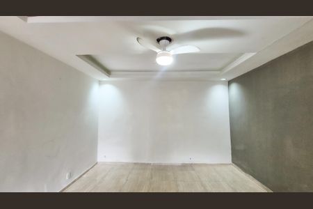 Sala de casa para alugar com 1 quarto, 120m² em Brás de Pina, Rio de Janeiro