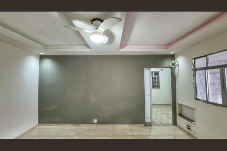 Sala de casa para alugar com 1 quarto, 120m² em Brás de Pina, Rio de Janeiro