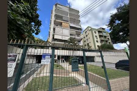 Apartamento para alugar com 86m², 2 quartos e 1 vagaFachada + placa
