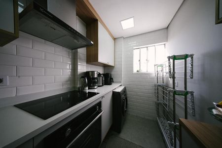 Apartamento à venda com 49m², 2 quartos e 1 vaga Apartamento à venda com 49m², 2 quartos e 1 vagaCozinha e Área de Serviço