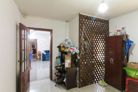 Casa à venda com 300m², 2 quartos e 3 vagasFundos