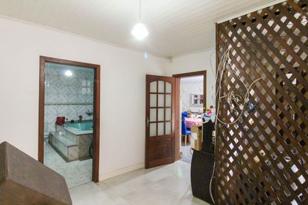 Casa à venda com 300m², 2 quartos e 3 vagasFundos