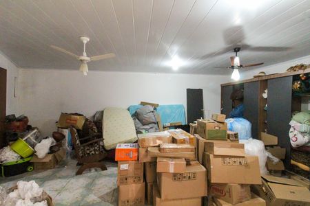 Casa à venda com 300m², 2 quartos e 3 vagasFundos