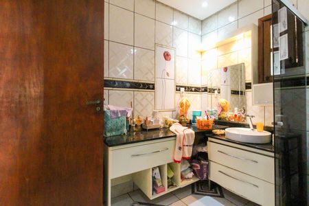 Casa à venda com 300m², 2 quartos e 3 vagasBanheiro 1