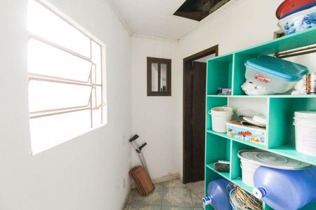 Casa à venda com 300m², 2 quartos e 3 vagasFundos