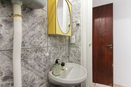 Casa à venda com 300m², 2 quartos e 3 vagasFundos