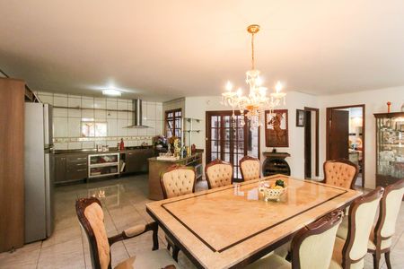 Casa à venda com 300m², 2 quartos e 3 vagasSala/Cozinha