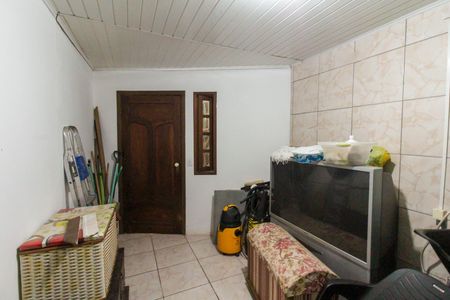 Casa à venda com 300m², 2 quartos e 3 vagasFundos