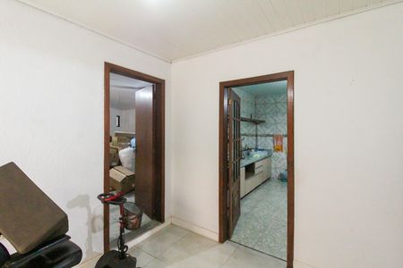 Casa à venda com 300m², 2 quartos e 3 vagasFundos