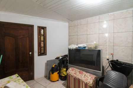 Casa à venda com 300m², 2 quartos e 3 vagasFundos