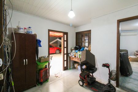 Casa à venda com 300m², 2 quartos e 3 vagasFundos