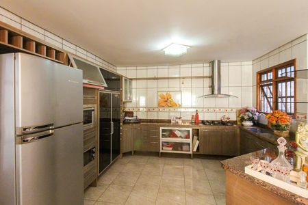 Casa à venda com 300m², 2 quartos e 3 vagasSala/Cozinha
