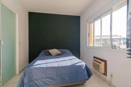 Quarto 3 de apartamento para alugar com 3 quartos, 93m² em Vila Ipiranga, Porto Alegre