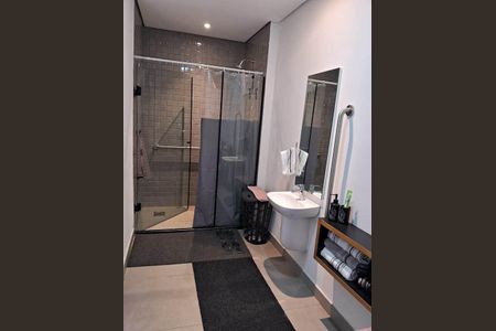 Banheiro 1 de apartamento para alugar com 3 quartos, 93m² em Vila Ipiranga, Porto Alegre