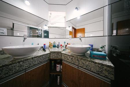 Casa à venda com 100m², 3 quartos e 2 vagasBanheiro da Suíte 1