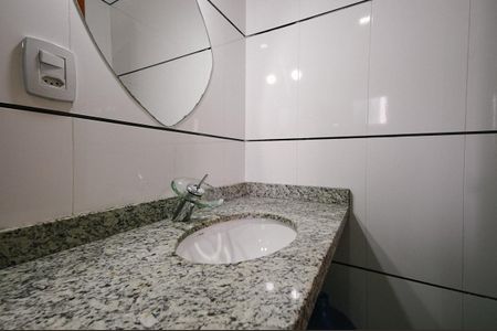 Casa à venda com 100m², 3 quartos e 2 vagasBanheiro da Suíte 2