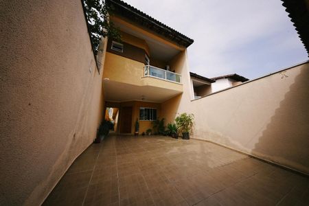 Casa à venda com 100m², 3 quartos e 2 vagasGaragem
