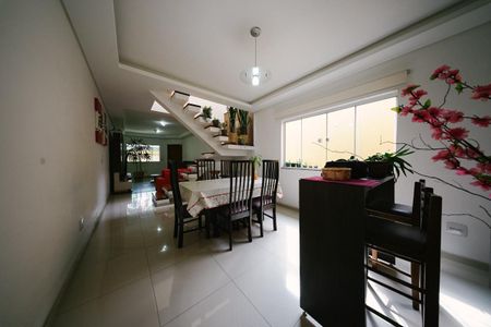 Casa à venda com 100m², 3 quartos e 2 vagasSala