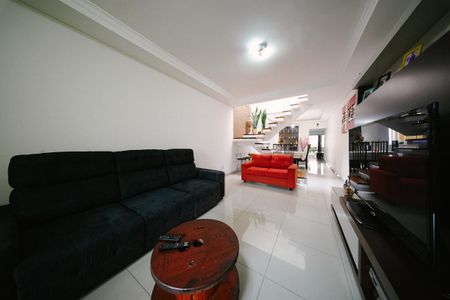 Casa à venda com 100m², 3 quartos e 2 vagasSala