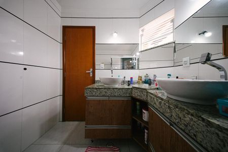 Casa à venda com 100m², 3 quartos e 2 vagasBanheiro da Suíte 1