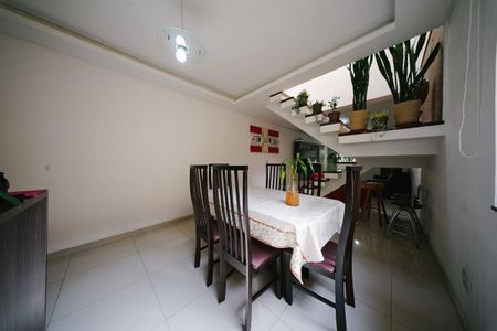 Casa à venda com 100m², 3 quartos e 2 vagasSala