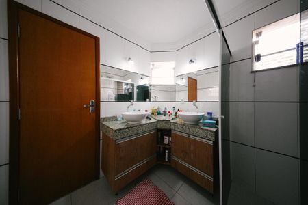 Casa à venda com 100m², 3 quartos e 2 vagasBanheiro da Suíte 1
