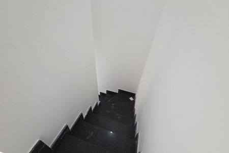 Apartamento para alugar com 50m², 2 quartos e 1 vaga Apartamento para alugar com 50m², 2 quartos e 1 vagaEscada