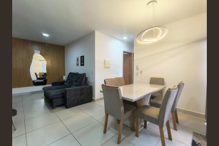 Apartamento para alugar com 75m², 2 quartos e 1 vagaSala
