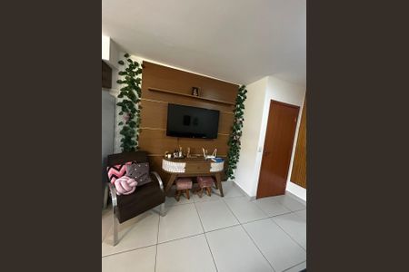Sala de apartamento para alugar com 2 quartos, 75m² em Portal do Vale, Uberlândia