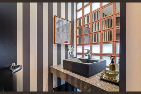 Casa à venda com 3 quartos, 314m² em Moema, São Paulo