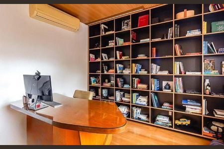 Casa à venda com 3 quartos, 314m² em Moema, São Paulo