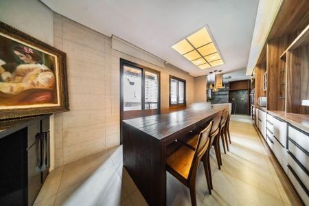 Apartamento à venda com 226m², 4 quartos e 4 vagas