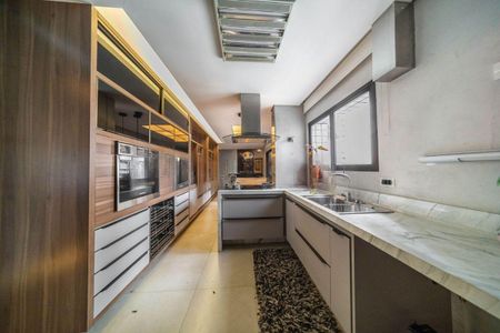 Apartamento à venda com 226m², 4 quartos e 4 vagas