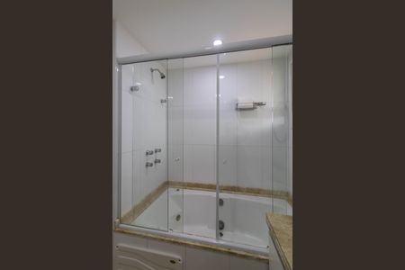 Apartamento para alugar com 165m², 3 quartos e 4 vagas Apartamento para alugar com 165m², 3 quartos e 4 vagasSuíte 1